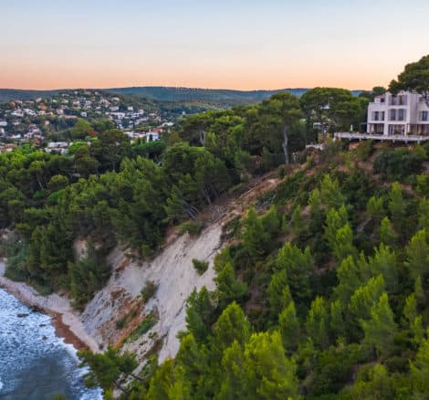 wedding villa built into cliff face