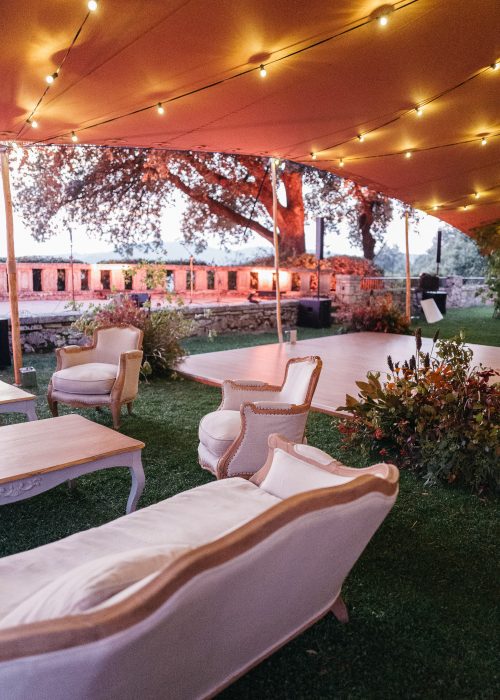 white sofas for guests to relax after the wedding