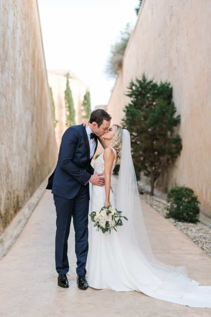 bride and groom kiss in mallorca wedding venue cap rocat