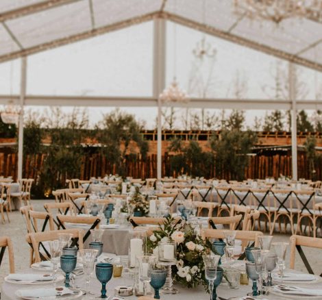 circular wedding table with blue glassware