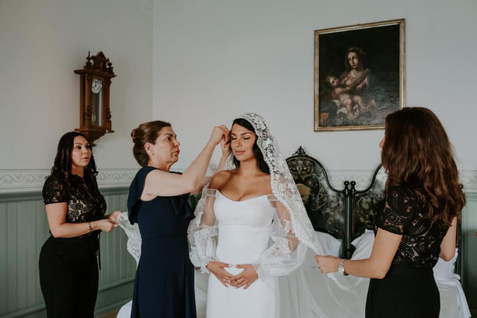 mother fiddling with brides veil