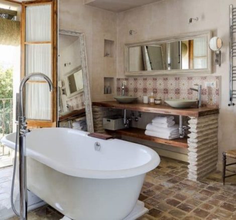 free standing bath at at spanish wedding venue casa la siesta in spain