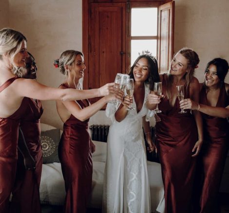 bride clinking glasses with bridesmaids at spanish wedding venue case la siesta