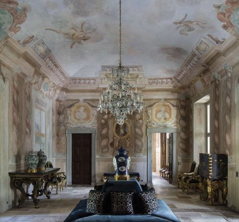 historical room at villa balbiano wedding venue