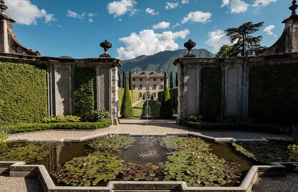 fountain with lilies at luxury wedding venue villa balbiano in lake como