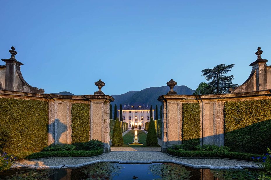 the entrance to exclusive Italian wedding venue villa balbiano lake como