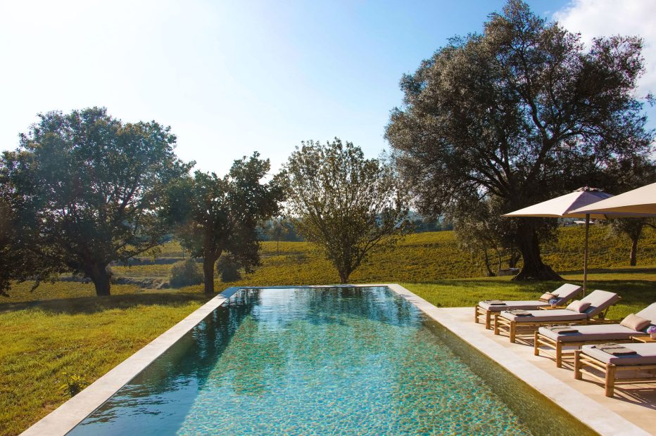 swimming pool at terra rosa country house and vineyards wedding venue in portugal