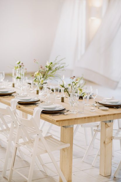 wedding tables laid at wedding venue casa sacoto in portugal
