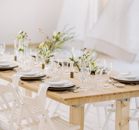 wedding tables laid at wedding venue casa sacoto in portugal