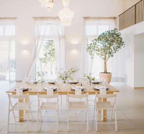simple white aesthetic for a wedding breakfast at wedding venue casa sacoto in portugal
