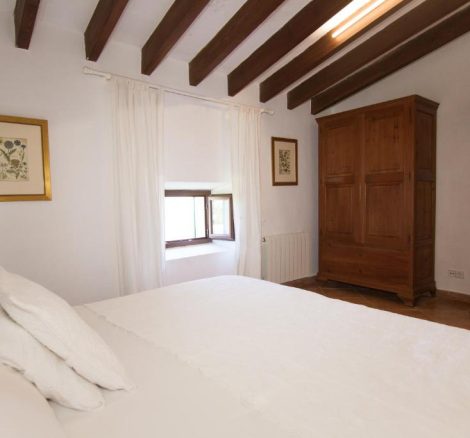 wooden beam ceiling in one of the bedrooms at wedding venue in mallorca san son Andreau