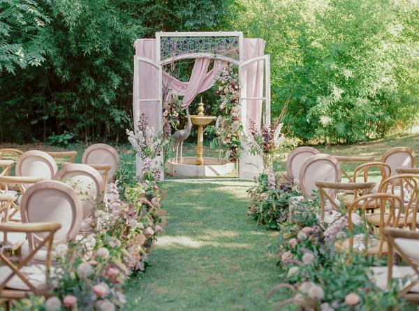 wooden shutters as ceremony aisle backdrop at spanish wedding venue Villa Catalina