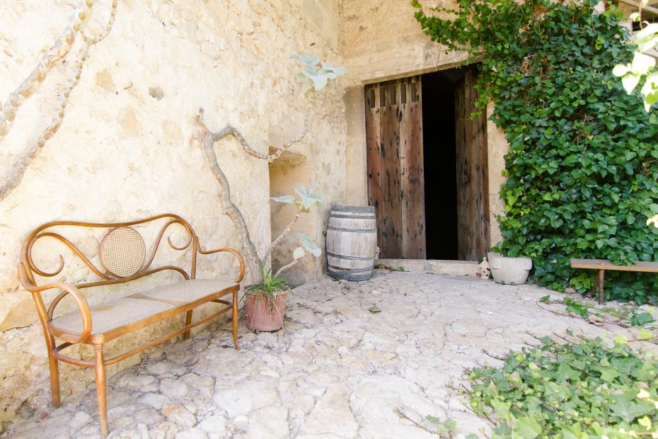 cobbled stone and wooden doorway at mallorca wedding venue Son Sant Andreu
