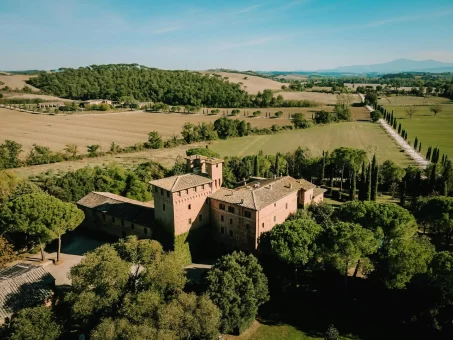 Drone shot of wedding venue Castello di San Fabiano