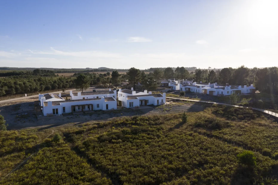 view of the white washed exterior of portugal wedding venue craveiral farmhouse
