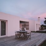 clean white walls of the exterior of craveiral farmhouse wedding venue in Portugal