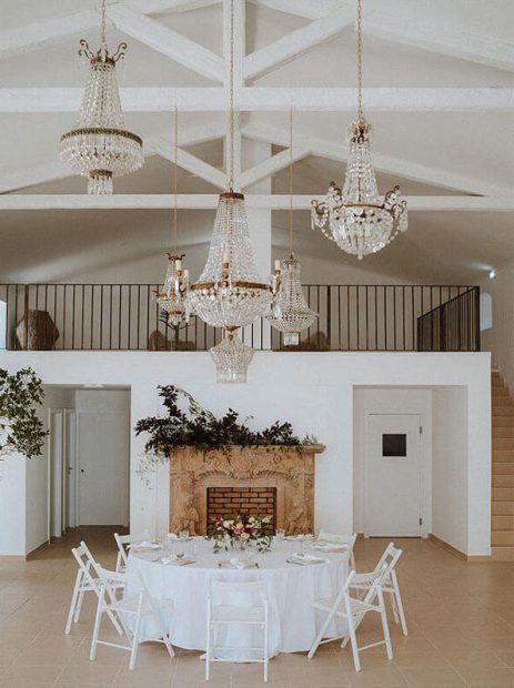 indoor dining option at portugal wedding venue casa sacoto