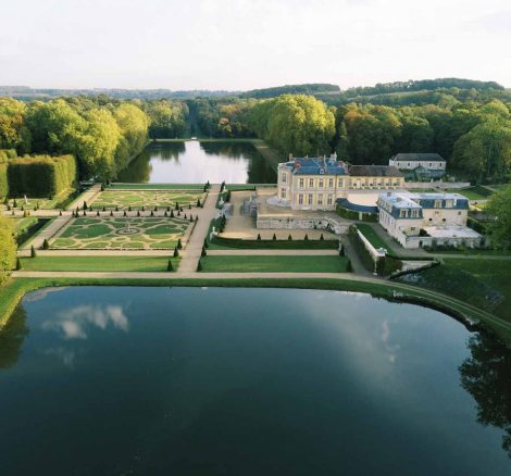 Aerial view photograph of stunning French wedding venue, Château de Villette