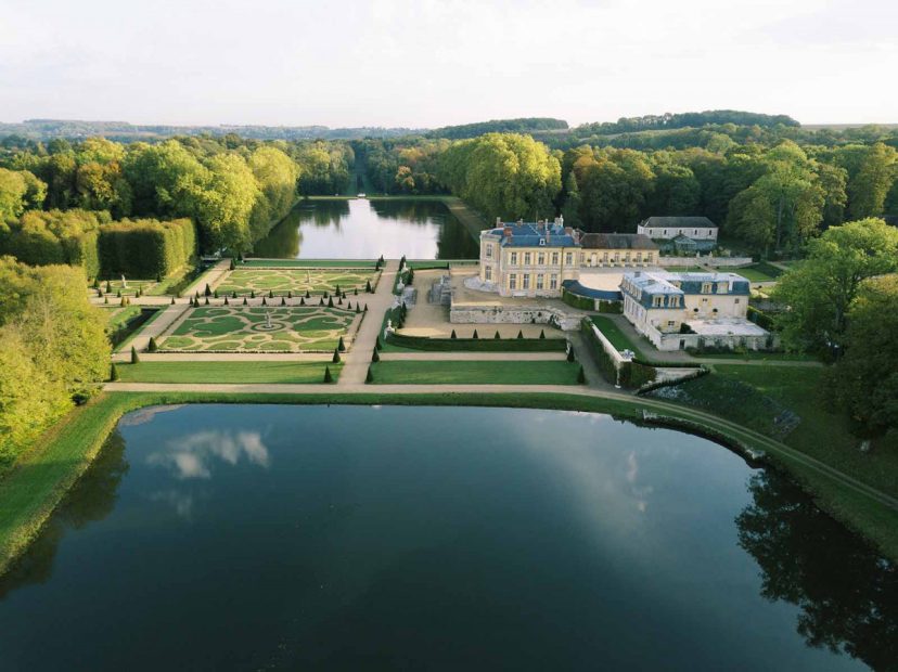 Aerial view photograph of stunning French wedding venue, Château de Villette