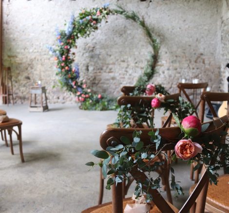 ring floral display at Italian wedding venue convento dell'Annunciata