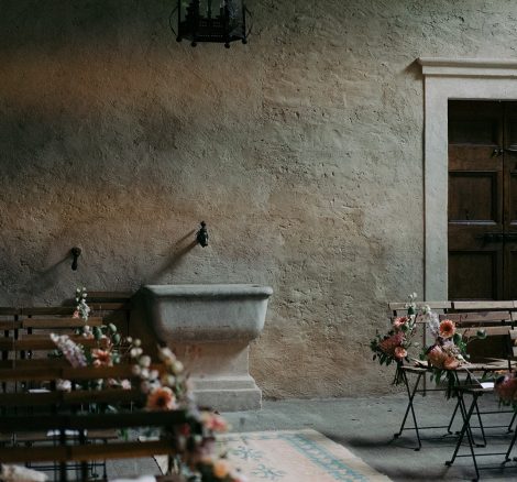 simple wedding ceremony at Italian wedding venue convento dell'Annunciata