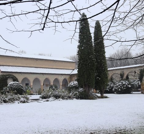 snowy winter grounds at Italian wedding venue convento dell'Annunciata