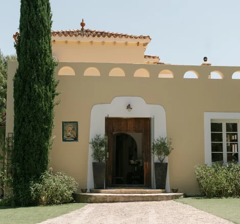 Image of front of wedding venue CasaNovaEstate