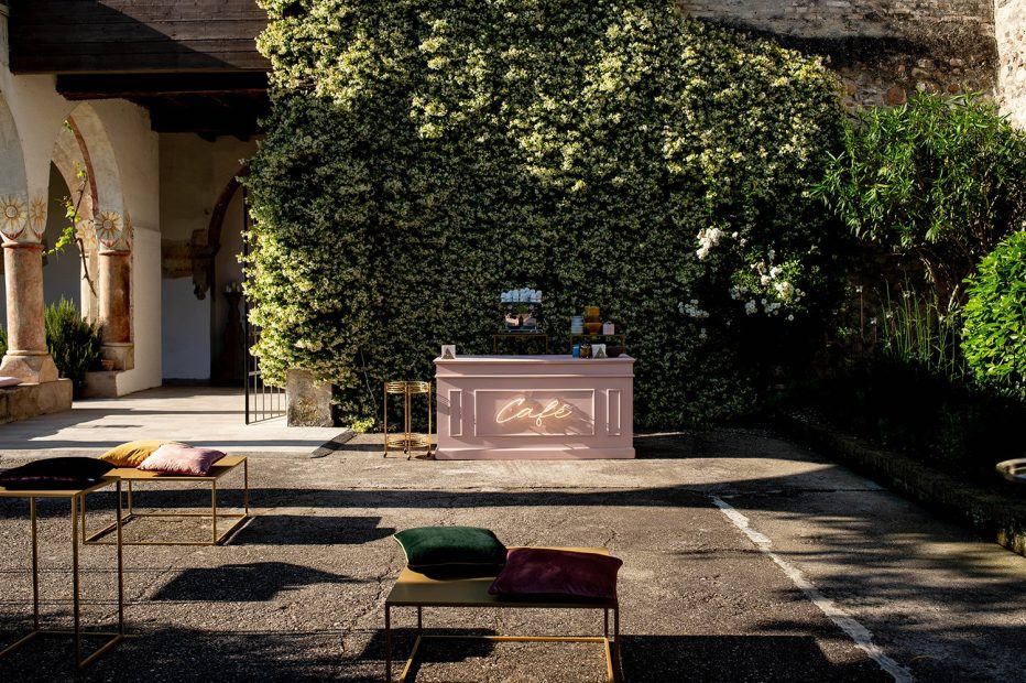 pink bar and tables scattered for wedding guests at Italian wedding venue convento dell'Annunciata