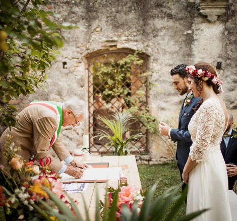 bride and groom getting legally married at Italian wedding venue convento dell'Annunciata