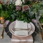 table setting with pinks and purple tones at Italian wedding venue convento dell'Annunciata
