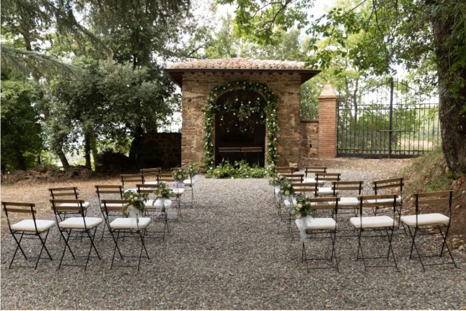 wedding ceremony at Italian wedding venue Antico convento i cappuccini di montalcino