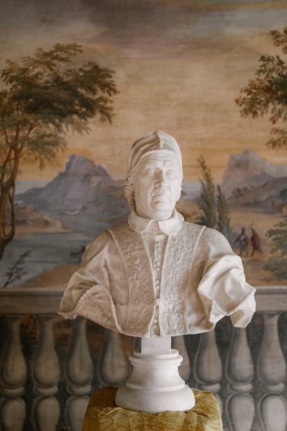 statue and ornate wall artwork at Italian wedding venue Villa Imperiale Pesaro