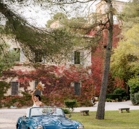 blue convertible wedding car at Italian wedding venue in the countryside