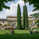 very green lush grass at Italian wedding venue convento dell'Annunciata