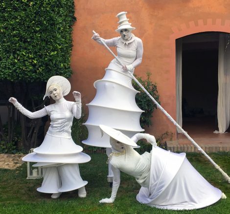 mimes dressed in white to perform at Italian wedding venue convento dell'Annunciata