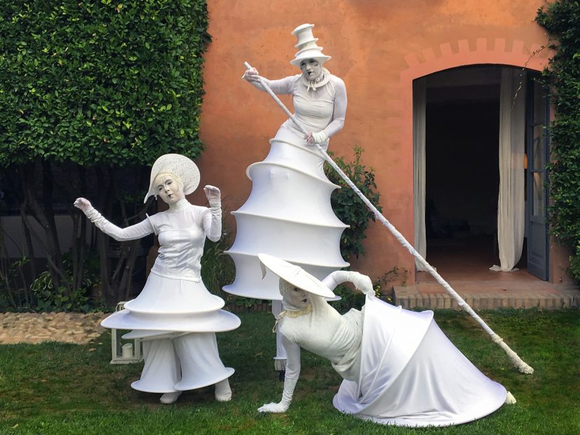 mimes dressed in white to perform at Italian wedding venue convento dell'Annunciata