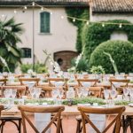 wedding tables in the courtyard at Italian wedding venue convento dell'Annunciata