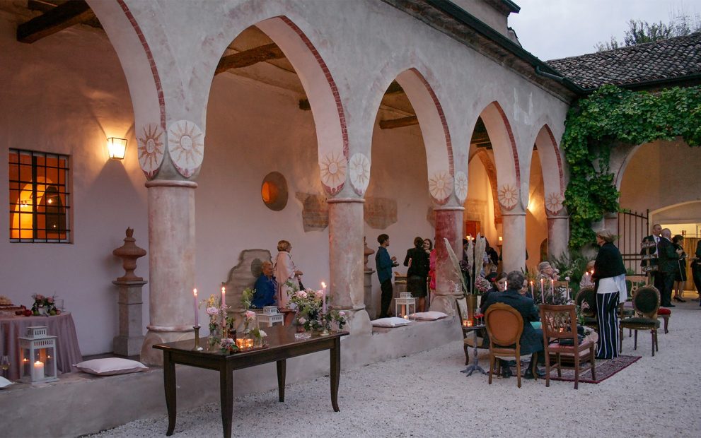 5 archways and courtyard at Italian wedding venue convento dell'annunciata