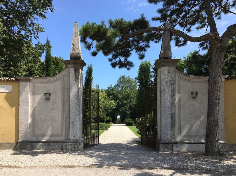 large opulent iron gates looking through to the long driveway at Italian wedding venue convento dell'Annunciata