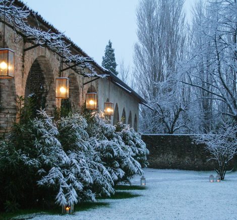 Italian wedding venue convento dell'annunciata in the winter snow