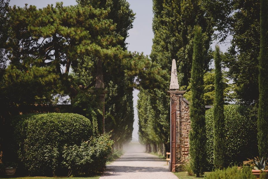 elegant Italian driveway at wedding venue in Lombardy convent dell'annunciate