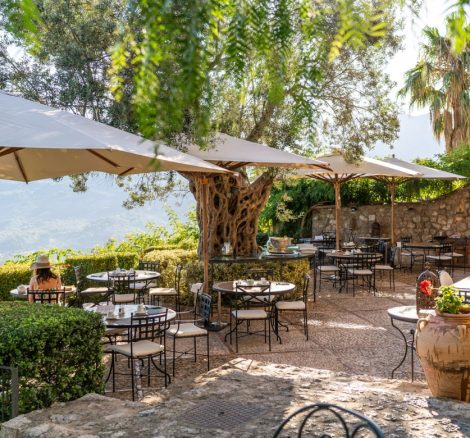 outdoor seating area at exclusive wedding venue in Mallorca Ca's Xorc