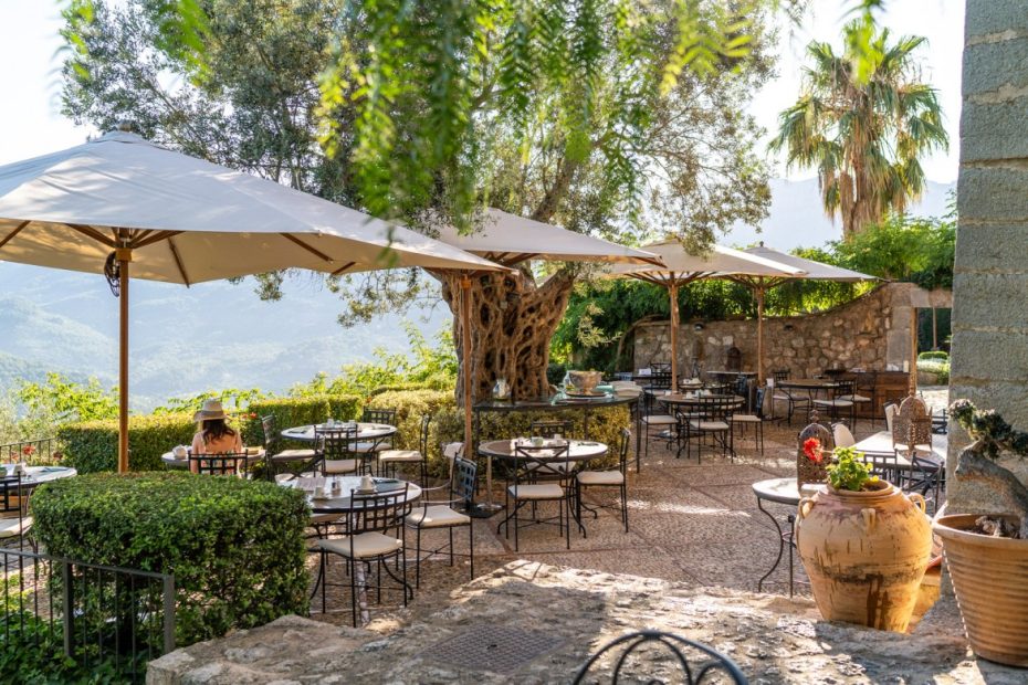 outdoor seating area at exclusive wedding venue in Mallorca Ca's Xorc