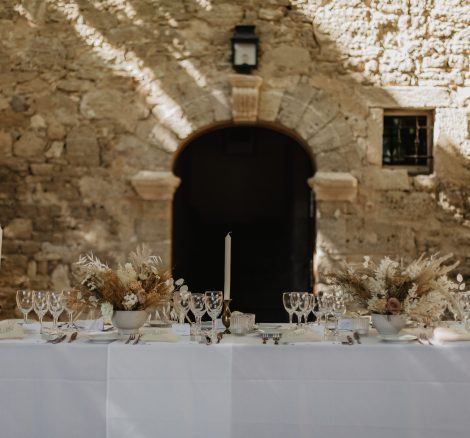 wedding table scape at French wedding venue in Luberon