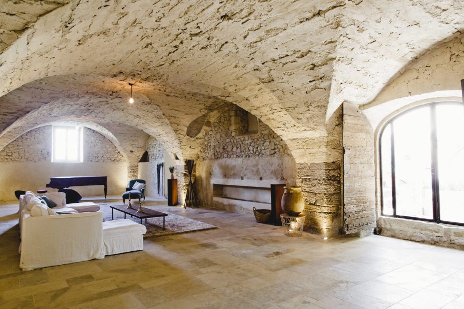 arched stone walls inside le Petit Roulet wedding venue in luberon in france