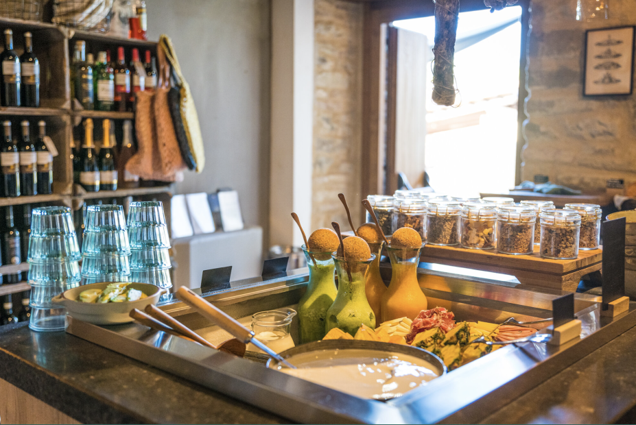 fresh juices and breakfast selection at italian wedding venue