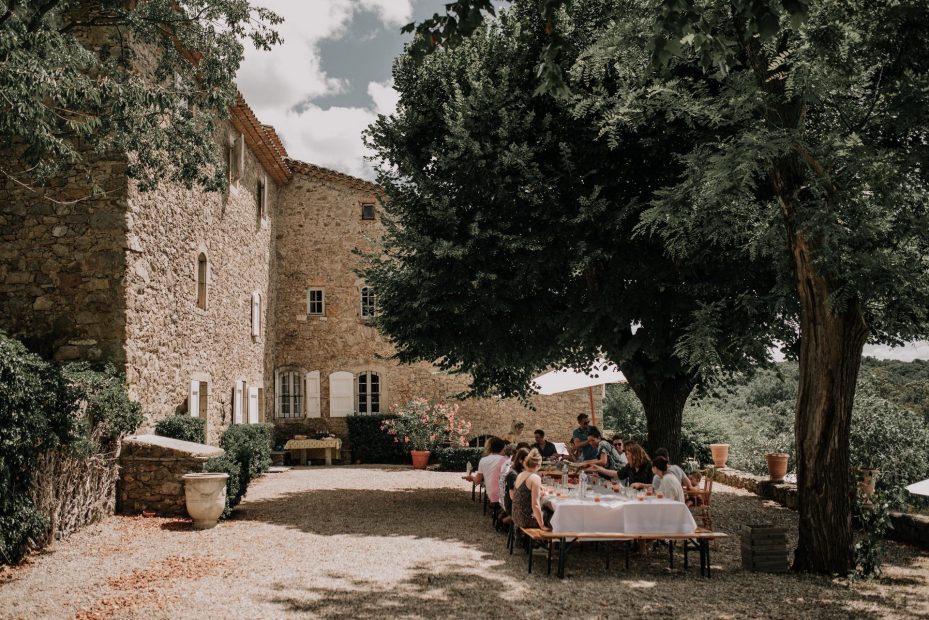 dining outside with guests the day before the wedding at wedding venue in france provence le domaine du rey