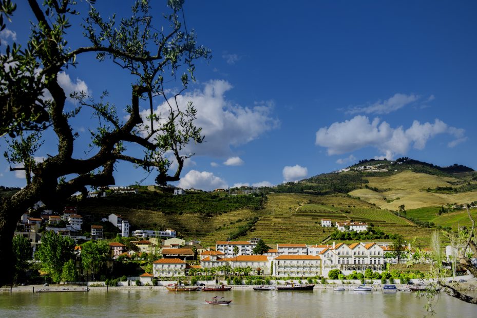 Douro valley wedding venue on the river in portugal