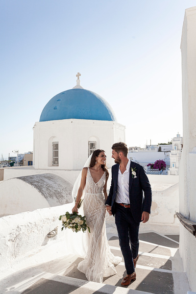 bride and groom Santorini wedding venue venetsanos winery