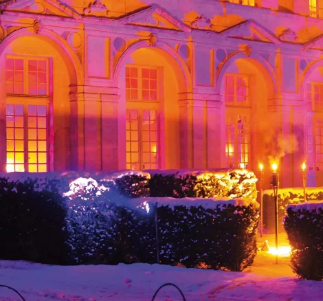 pink outside lighting at chateau wedding venue in france chateau de vallery